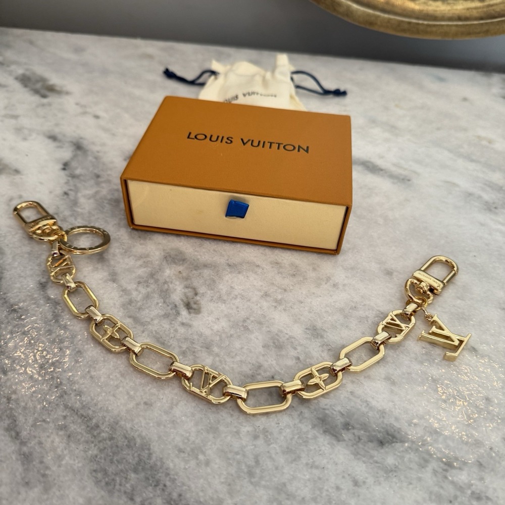 LOUIS VUITTON Chain Links Bag Charm Key 14" Gold Monogram w/ Box & Dust Bag - Picture 5 of 9
